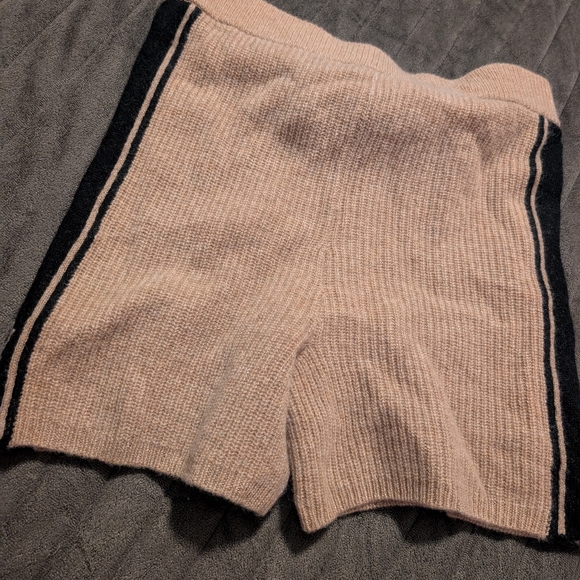 Victoria's Secret Cashmere Short - Picture 5 of 5
